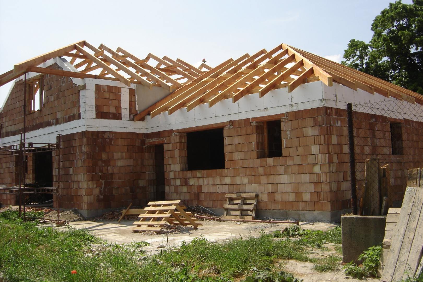 2008 - 2009 Výstavba novej farskej budovy - Chynorany
