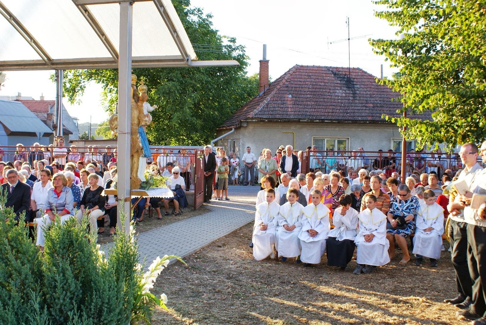 Svätá omša pri kaplnke v predvečer sviatku NARODENIA PANNY MÁRIE